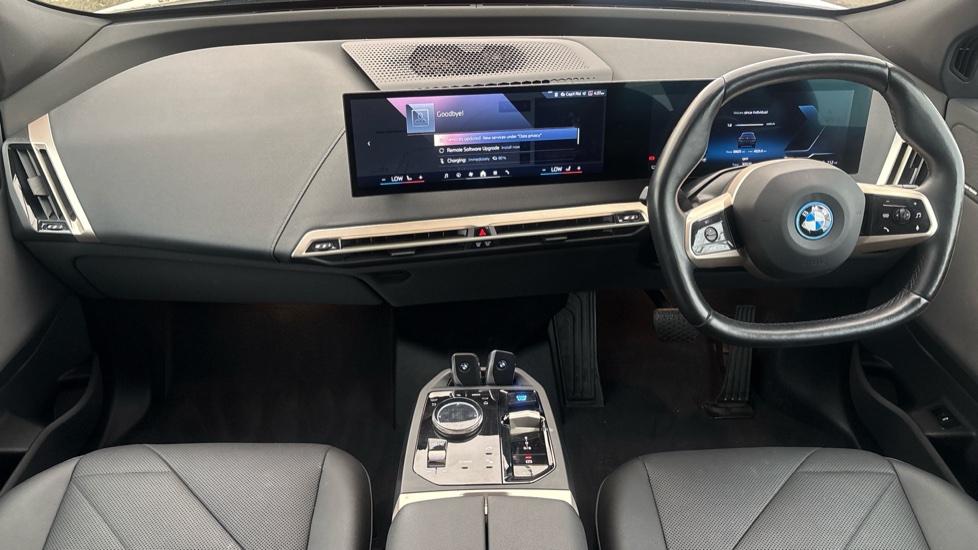 BMW iX Image 11
