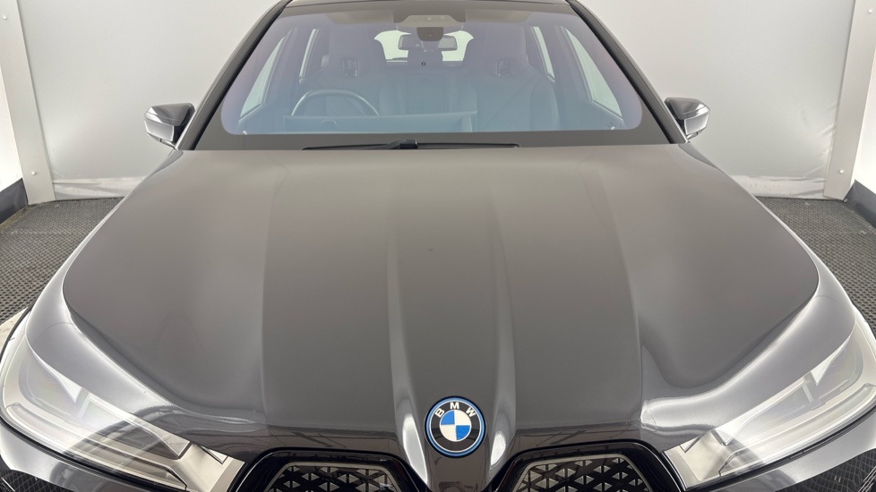BMW iX Image 16