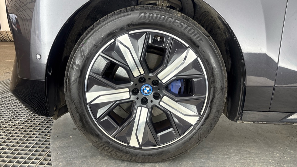 BMW iX Image 17