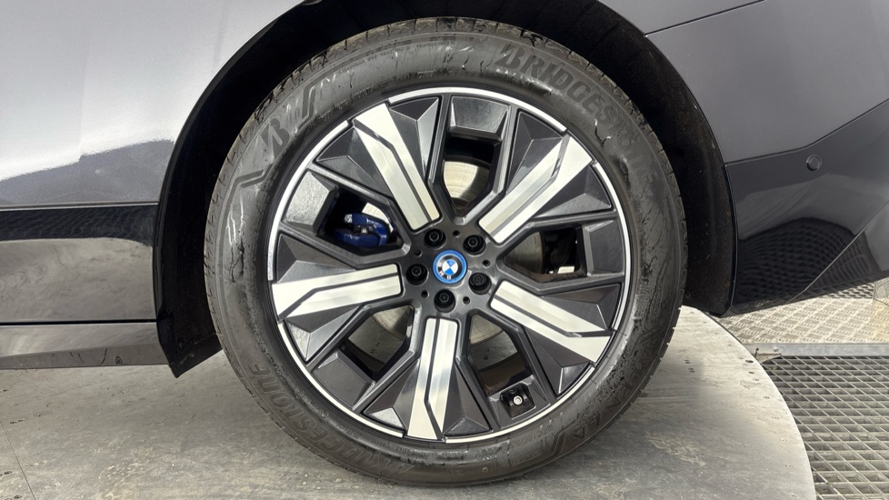 BMW iX Image 18