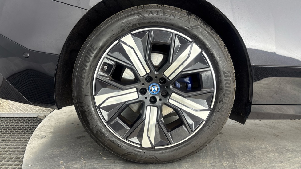BMW iX Image 19