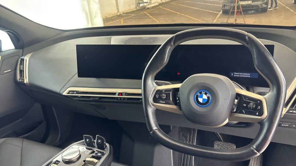 BMW iX Image 9