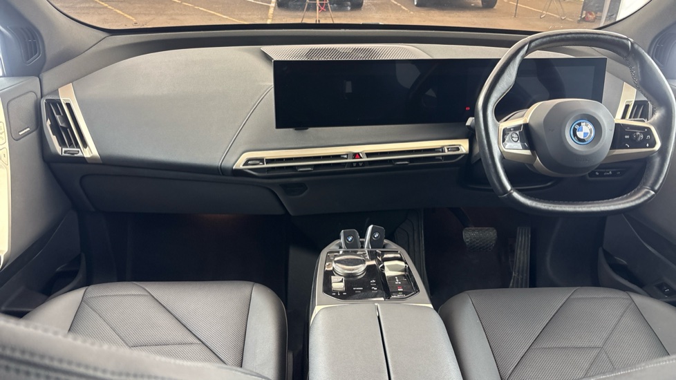 BMW iX Image 11