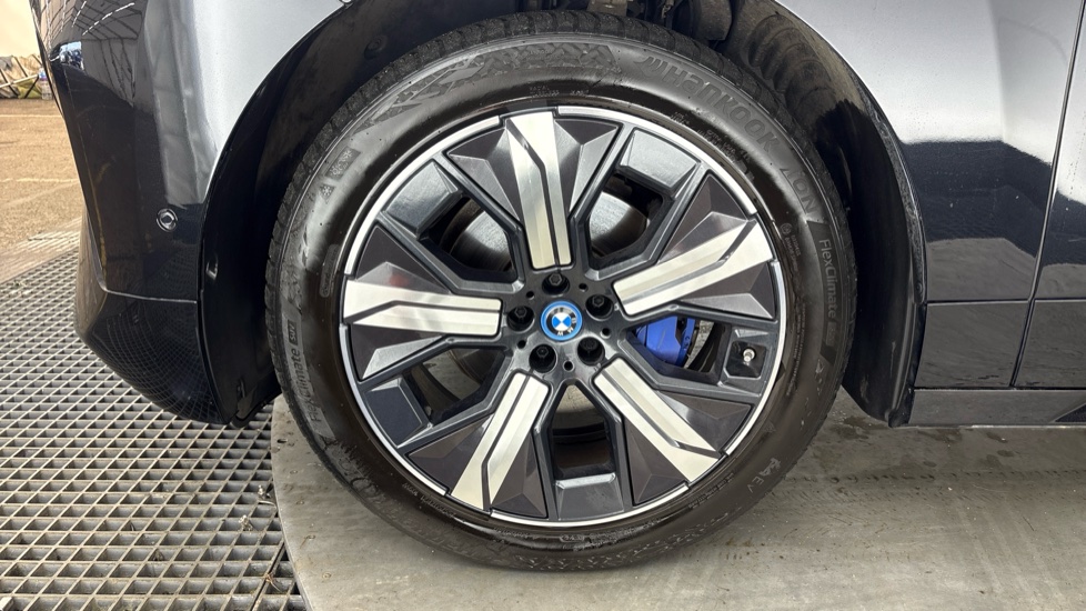 BMW iX Image 17
