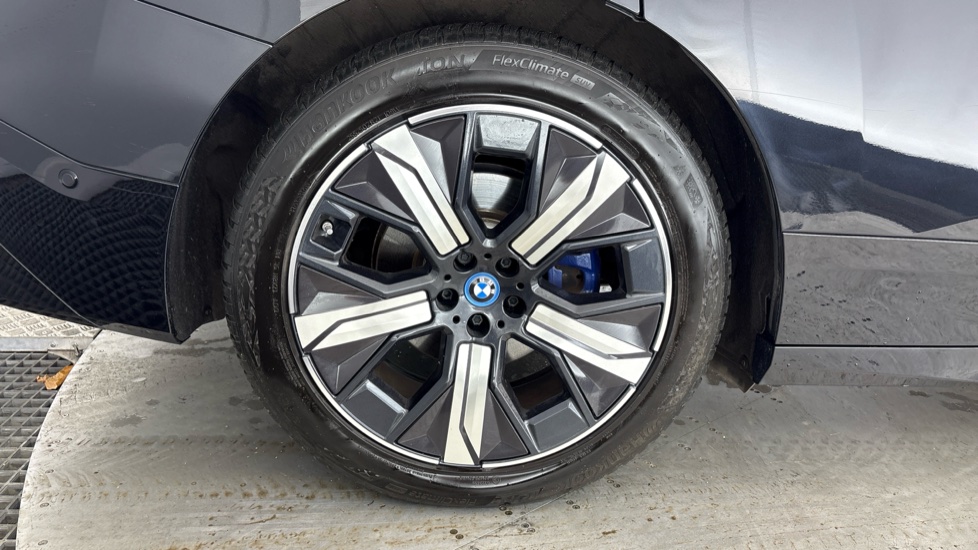 BMW iX Image 19