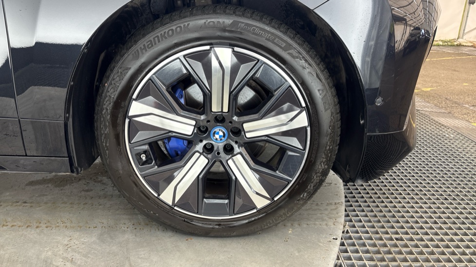 BMW iX Image 20
