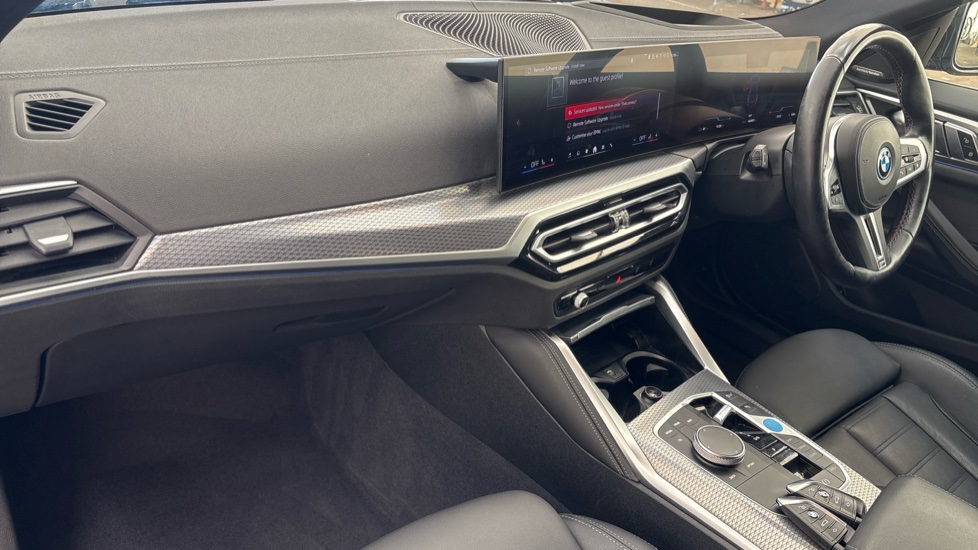 BMW I4 Image 10