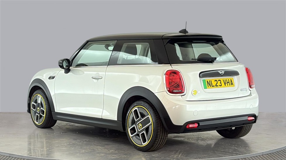 MINI HATCHBACK Image 3