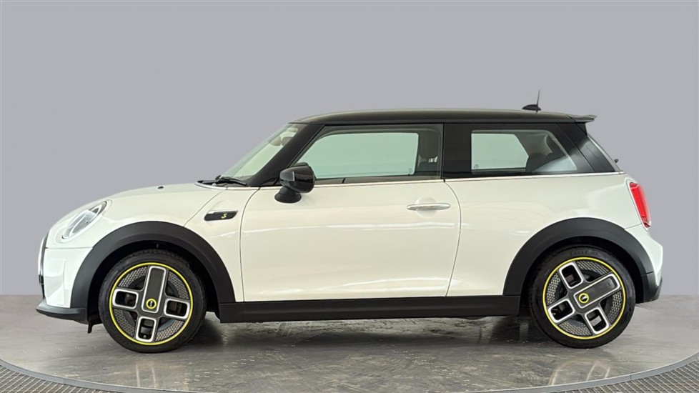 MINI HATCHBACK Image 2