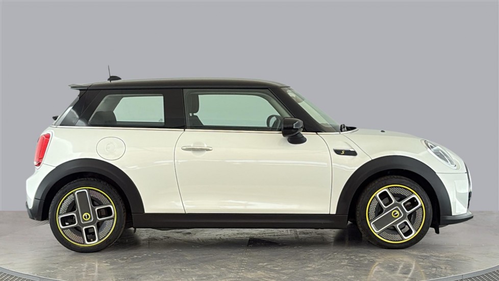 MINI HATCHBACK Image 6