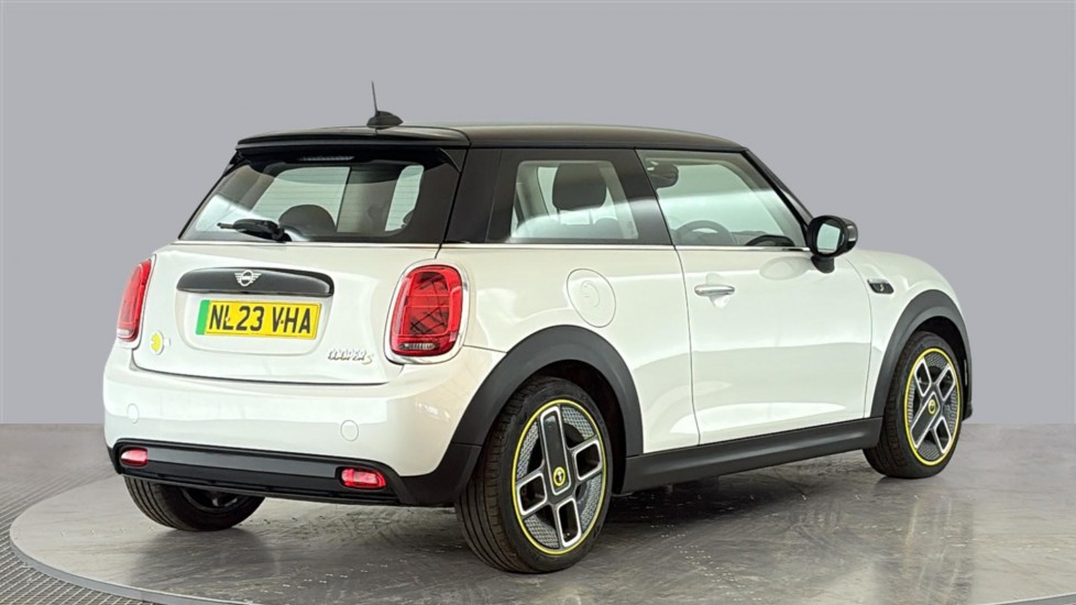 MINI HATCHBACK Image 5