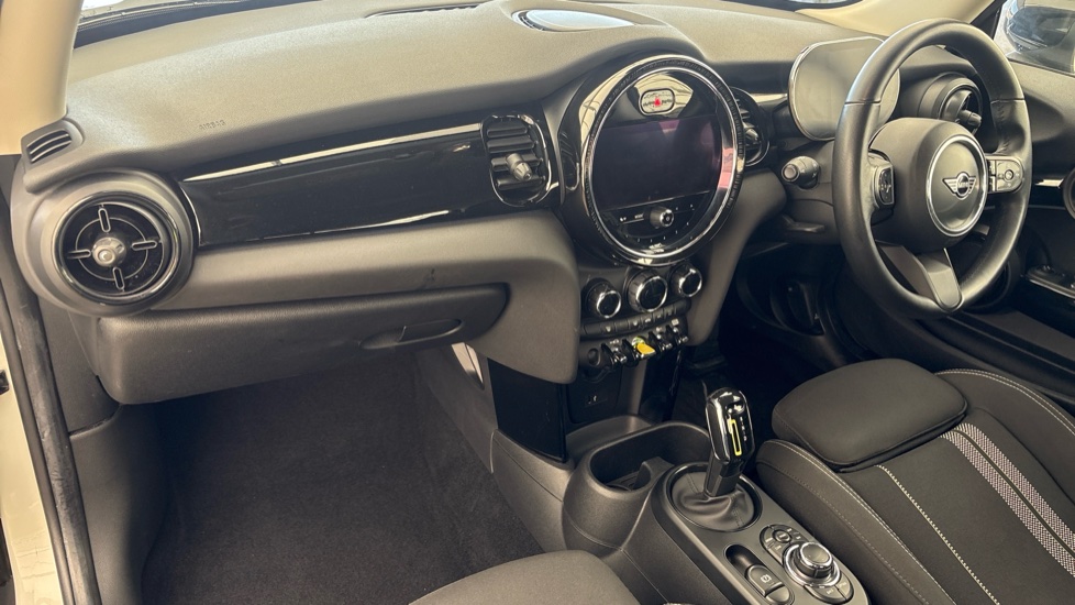 MINI HATCHBACK Image 10