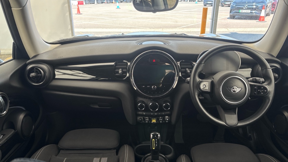 MINI HATCHBACK Image 11