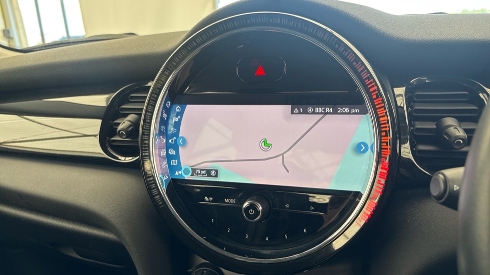 MINI HATCHBACK Image 12