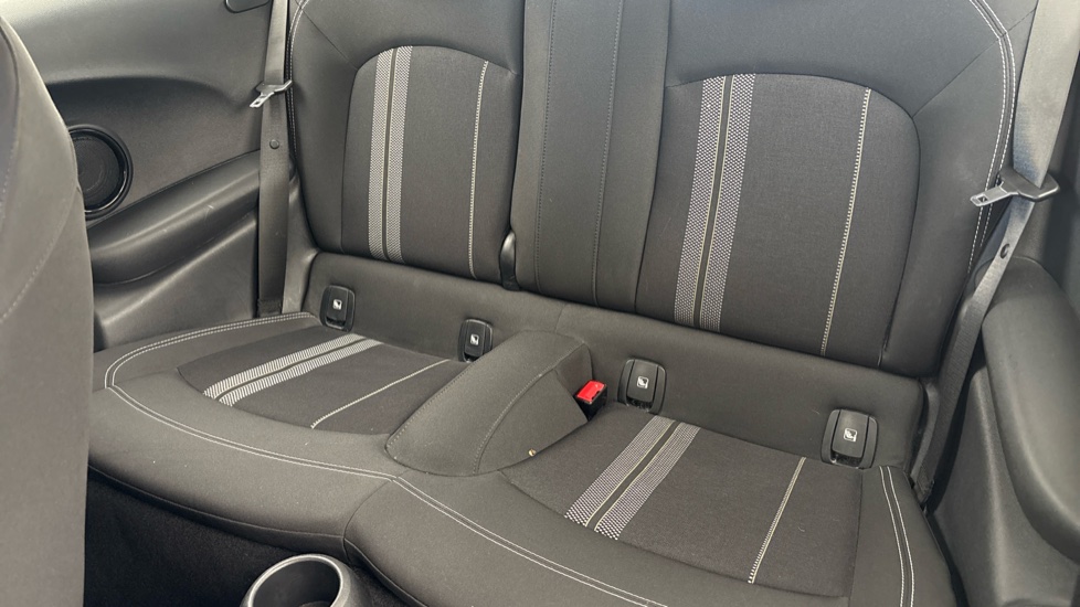 MINI HATCHBACK Image 14