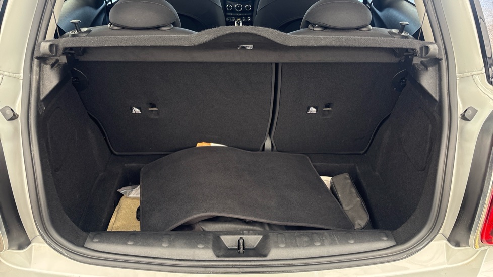 MINI HATCHBACK Image 15