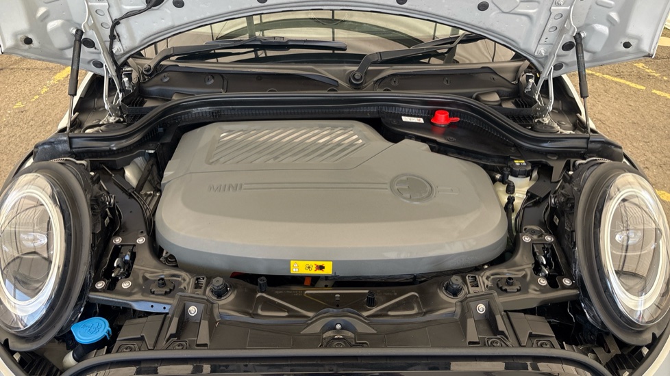 MINI HATCHBACK Image 16