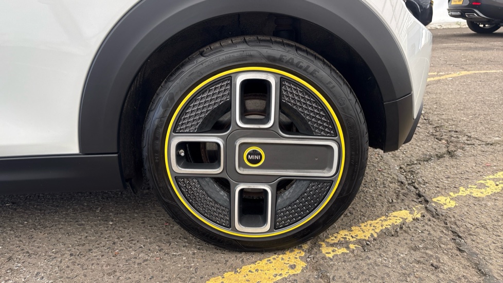 MINI HATCHBACK Image 18