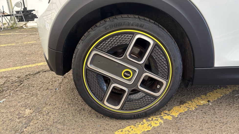 MINI HATCHBACK Image 19