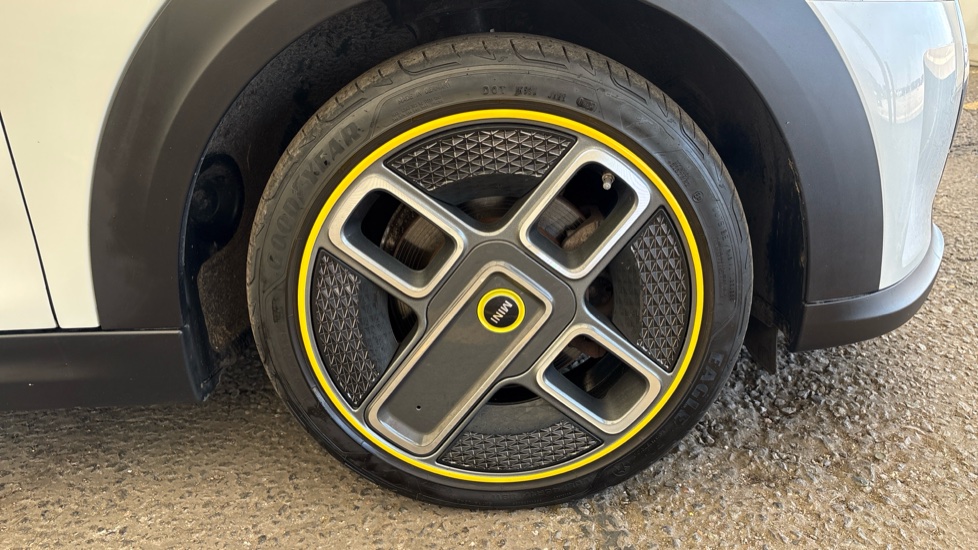 MINI HATCHBACK Image 20