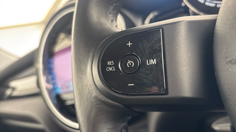 MINI HATCHBACK cruise control