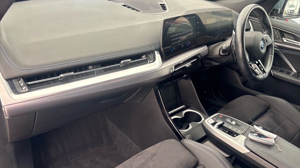 BMW iX1 Image 10