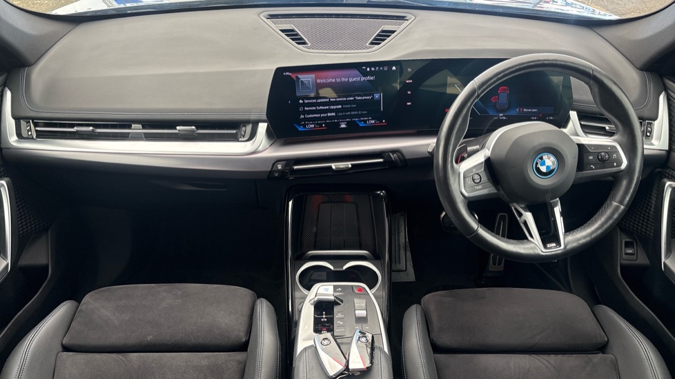 BMW iX1 Image 11