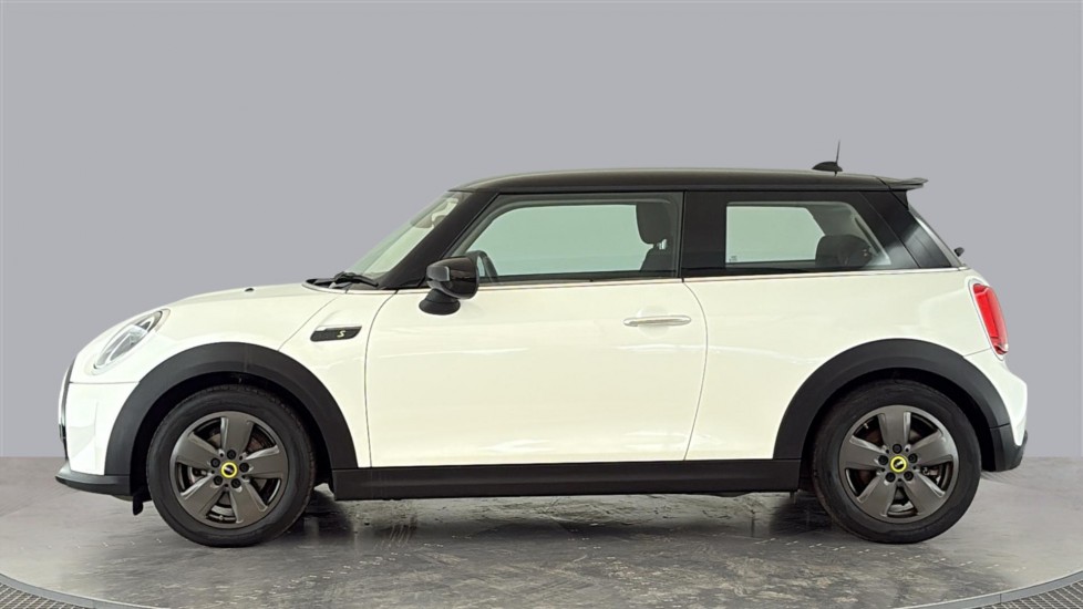 MINI HATCHBACK Image 2