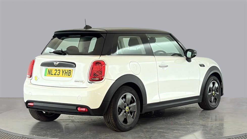 MINI HATCHBACK Image 5