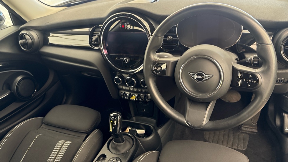 MINI HATCHBACK Image 9