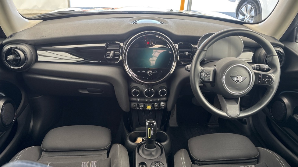 MINI HATCHBACK Image 11