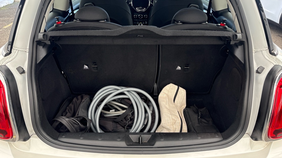 MINI HATCHBACK Image 15