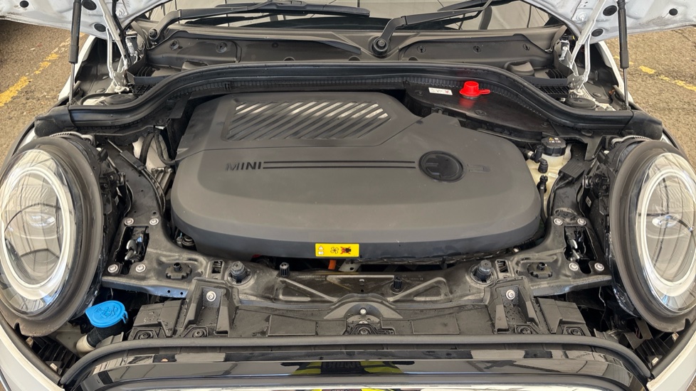 MINI HATCHBACK Image 16