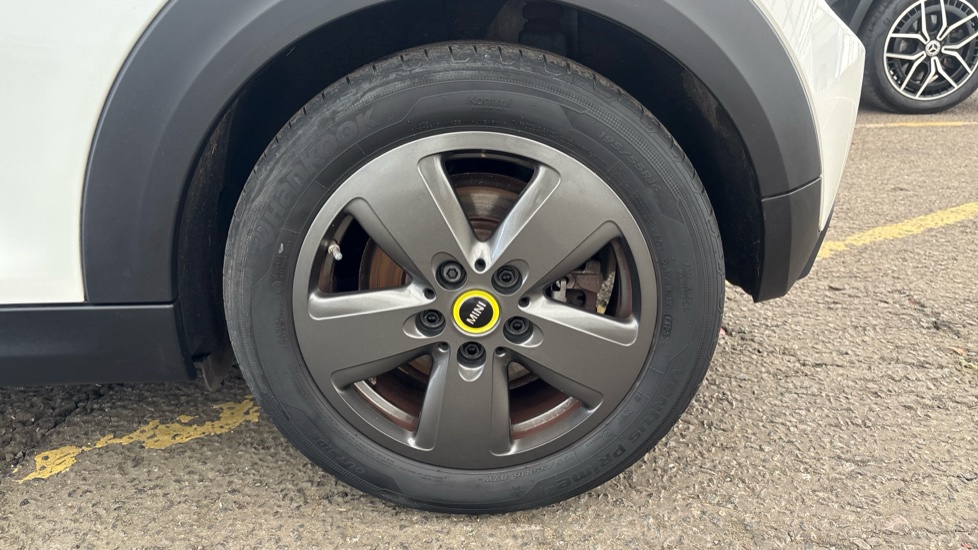 MINI HATCHBACK Image 18