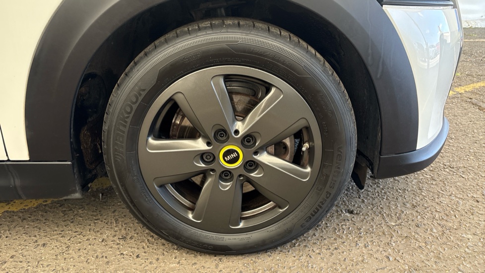MINI HATCHBACK Image 20