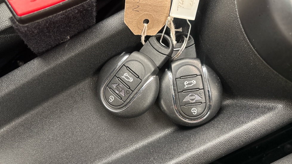 MINI HATCHBACK two keys