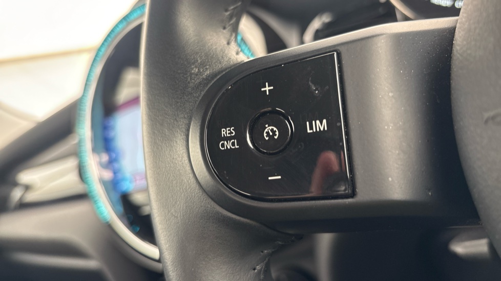 MINI HATCHBACK cruise control