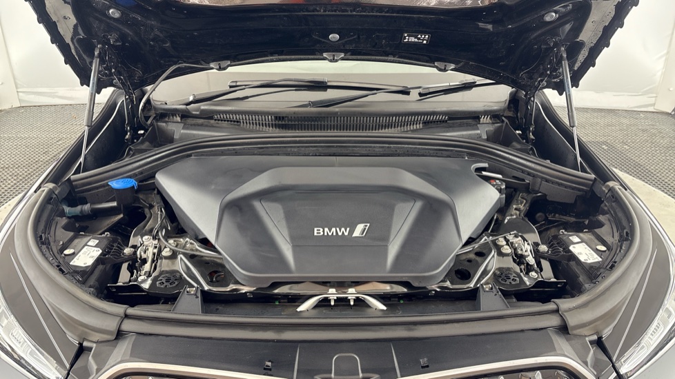 BMW iX1 Image 16