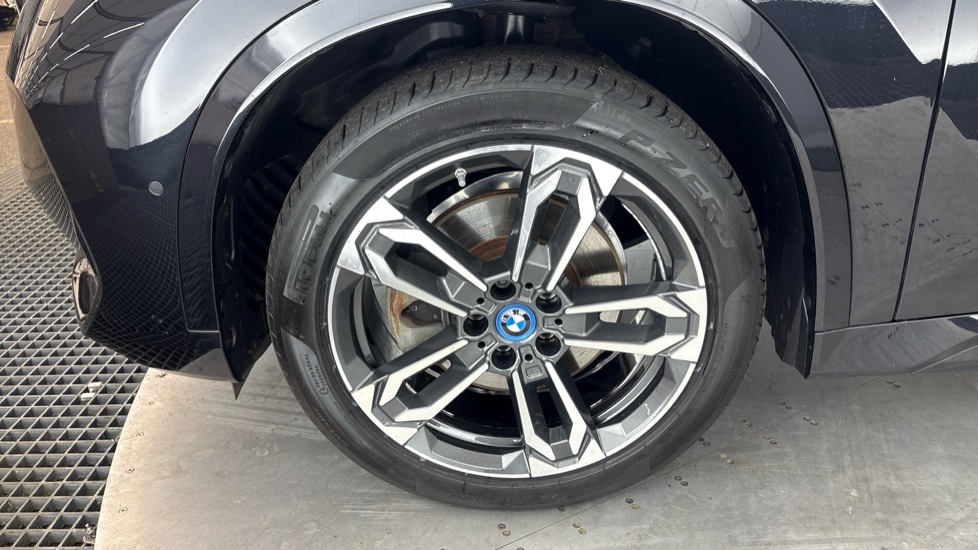 BMW iX1 Image 17