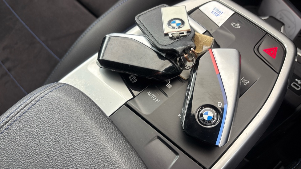 BMW iX1 2 keys