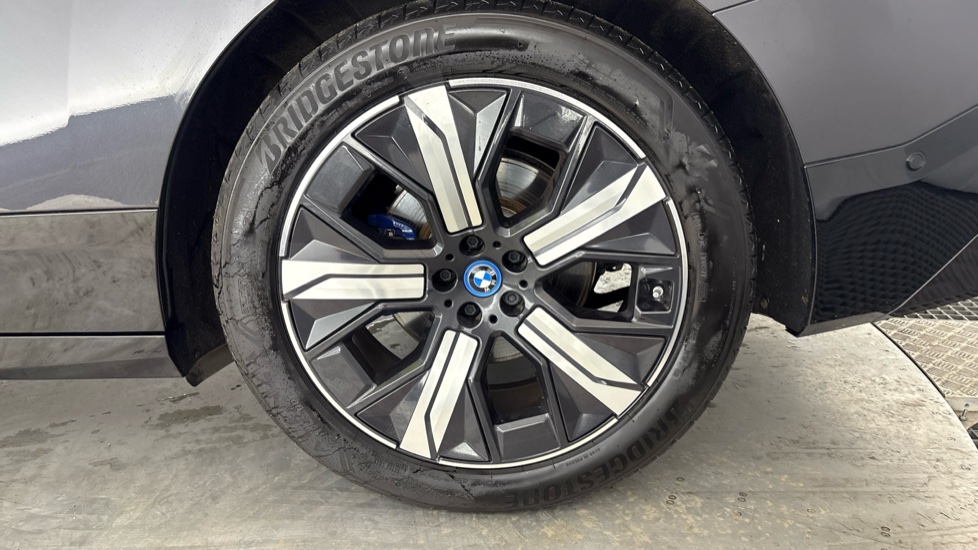 BMW iX ESTATE 240kW xDrive40 M Sport 76.6kWh 5dr Auto