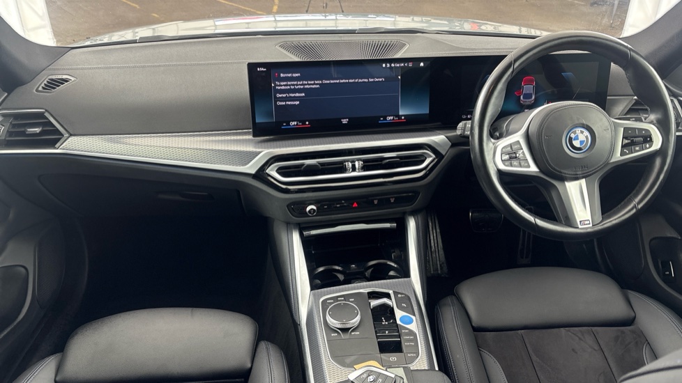 BMW I4 Image 11