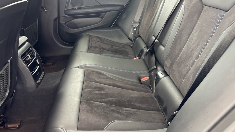 BMW I4 Image 14