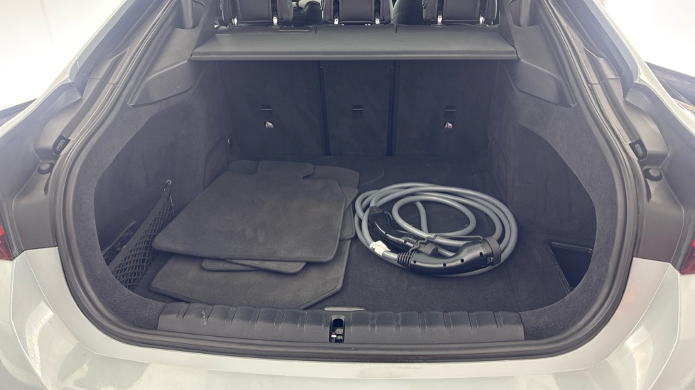 BMW I4 Image 15