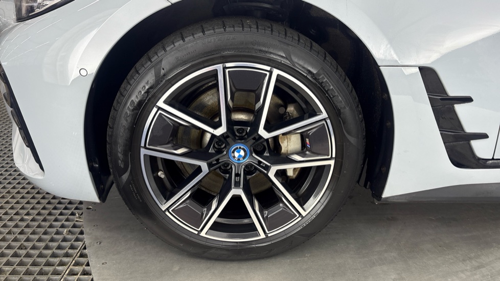 BMW I4 Image 17