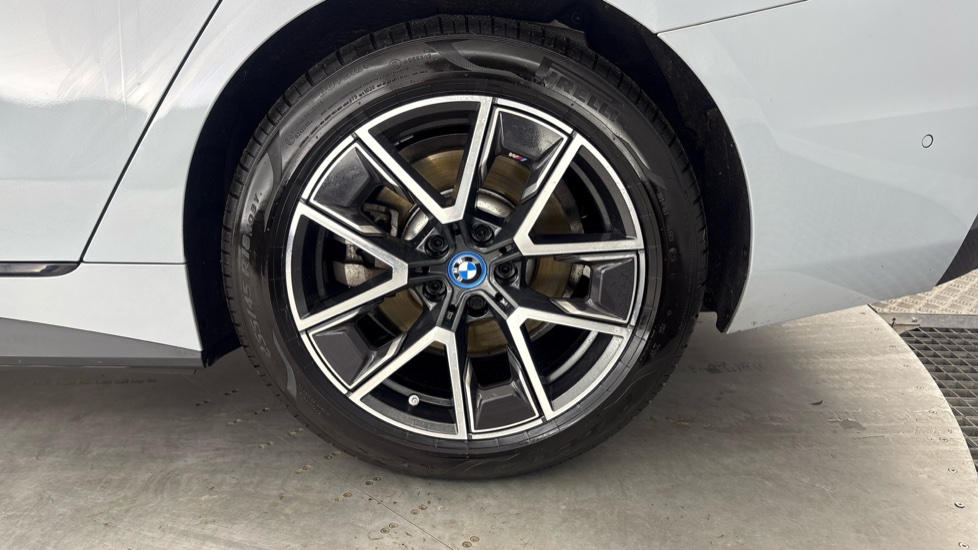 BMW I4 Image 18