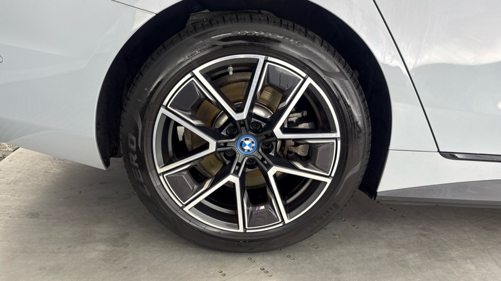 BMW I4 Image 19