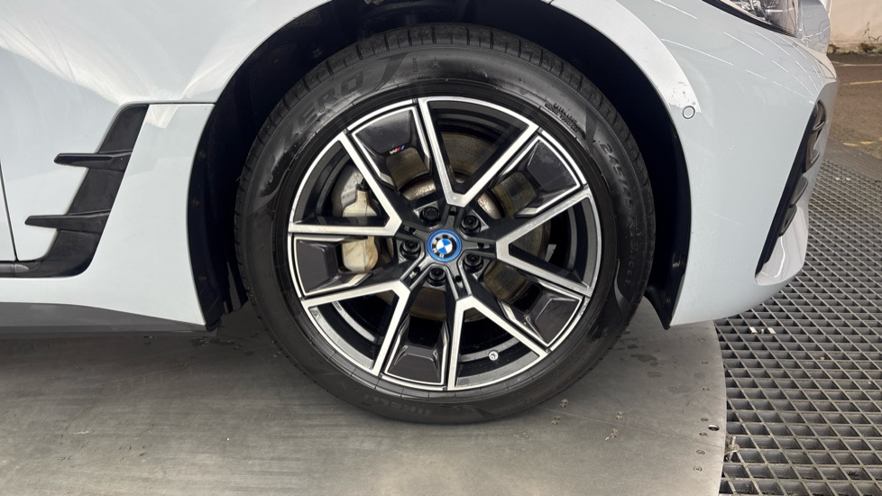 BMW I4 Image 20