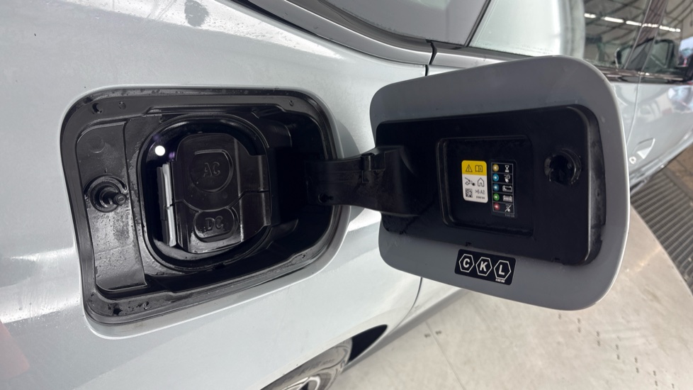 BMW I4 Image 21