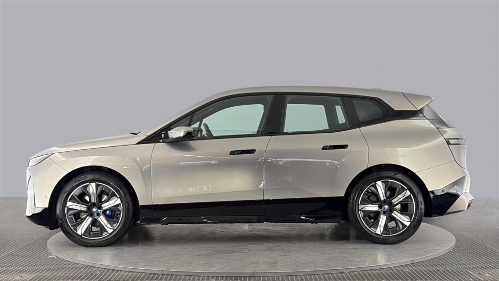 BMW iX Image 2